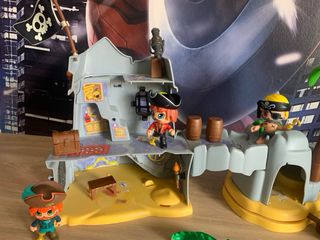 Isla y bote Pirata de Pinypon 