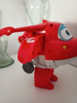 Jetta, Avión rojo Super Wings 