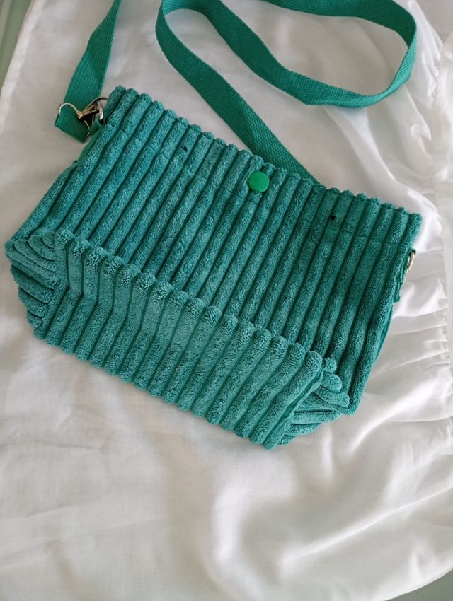 Borsetta tipo velluto
Mai indossata,
Mis