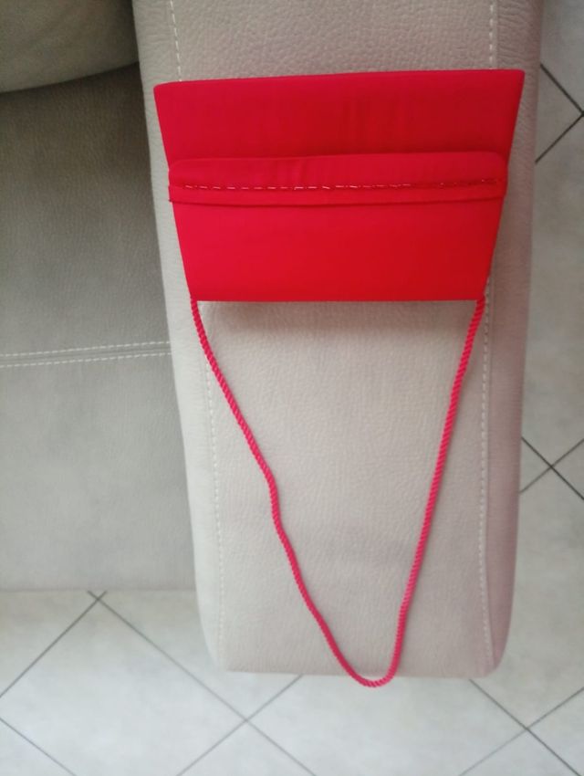 Pochette donna 
Nuova mai usata 

Misure