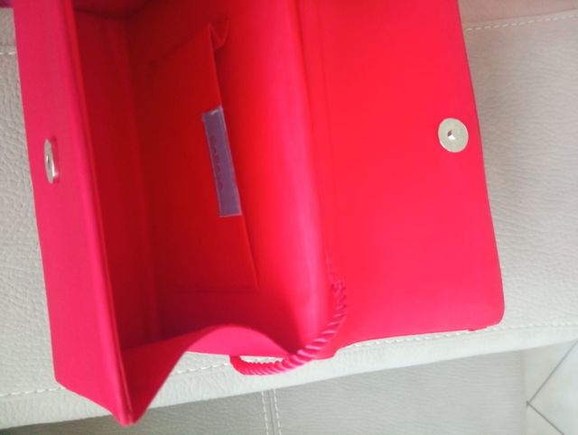 Pochette donna 
Nuova mai usata 

Misure