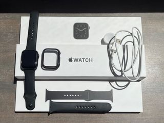 Apple Watch SE 44mm con funda