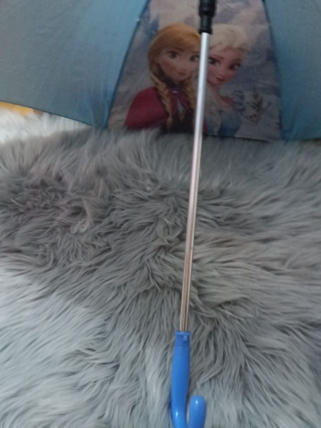 PARAGUAS INFANTIL. DE FROZEN. 3,50 EUROS