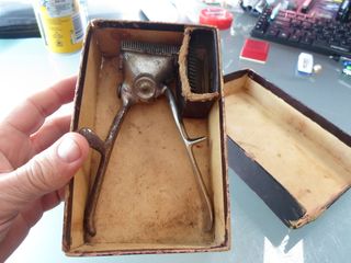 Maquina antigua para cortar el pelo