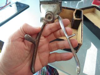 Maquina antigua para cortar el pelo
