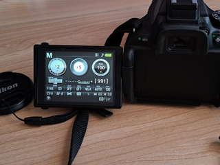 Nikon D5200 + Objetivo 18-55mm y accesorios