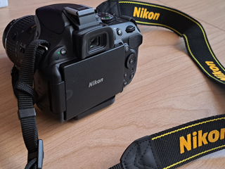 Nikon D5200 + Objetivo 18-55mm y accesorios