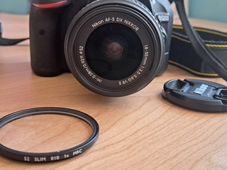 Nikon D5200 + Objetivo 18-55mm y accesorios