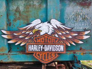 Logo Harley Davidson en madera