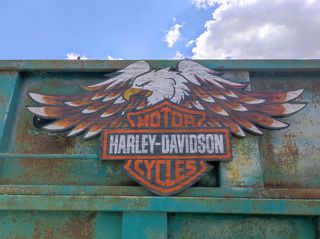 Logo Harley Davidson en madera