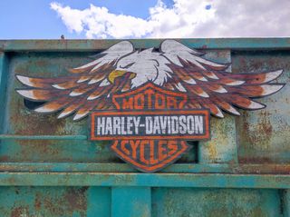Cartel Harley en madera Águila