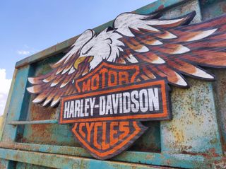 Cartel Harley en madera Águila