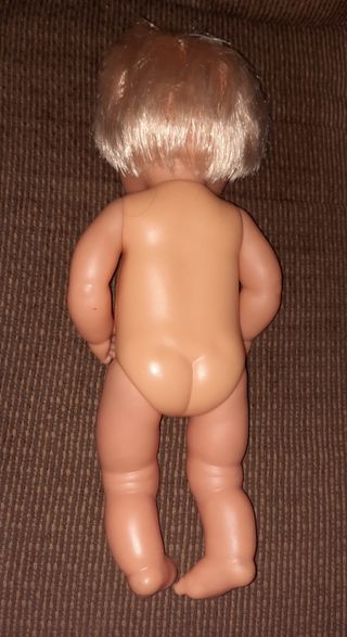 Nenuco de Famosa y conejo de regalo.