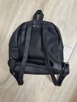 Mochila de piel sintético tricolor con dos bolsillos