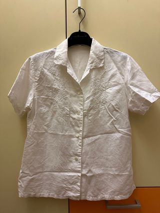 Camicia ricamata a mano in lino vintage