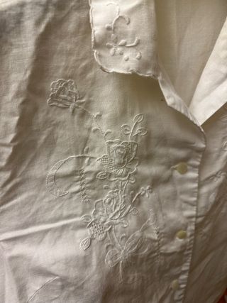 Camicia ricamata a mano in lino vintage