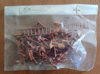 SOLDATINI ASSEDIANO IL CASTELLO