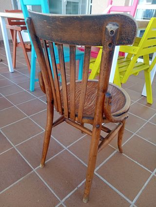 Silla antigua modelo Thonet de madera