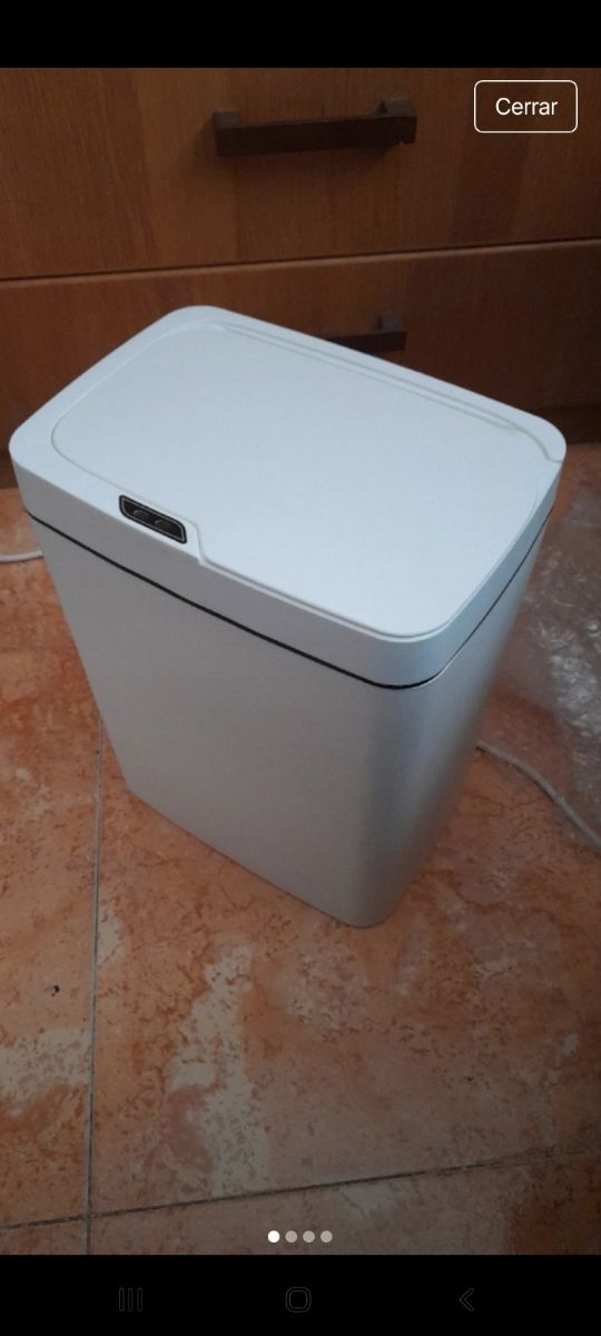 Papelera con sensor en tapa