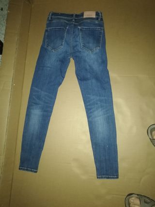 Pantalón vaqueros stradivarius