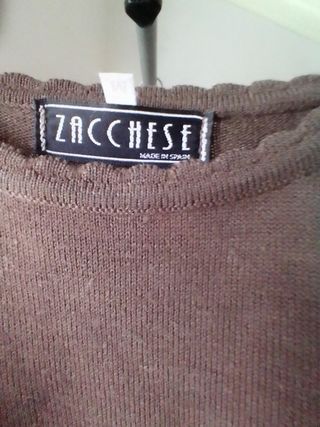 Jersey talla M de escote ondulado.