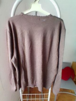 Jersey talla M de escote ondulado.