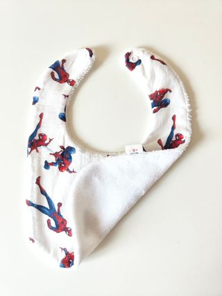 Pack babero y cinta chupete hecho a mano