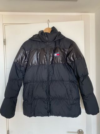 Parka negra Tommy Jeans talla S 
