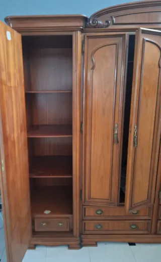 Armario madera buena 4 puertas grande