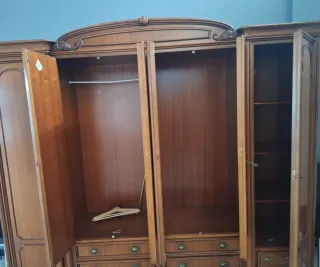 Armario madera buena 4 puertas grande
