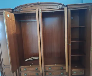 Armario madera buena 4 puertas grande