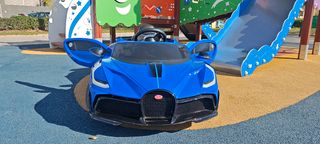 Coche a bateria para niño  BUGATTI divo