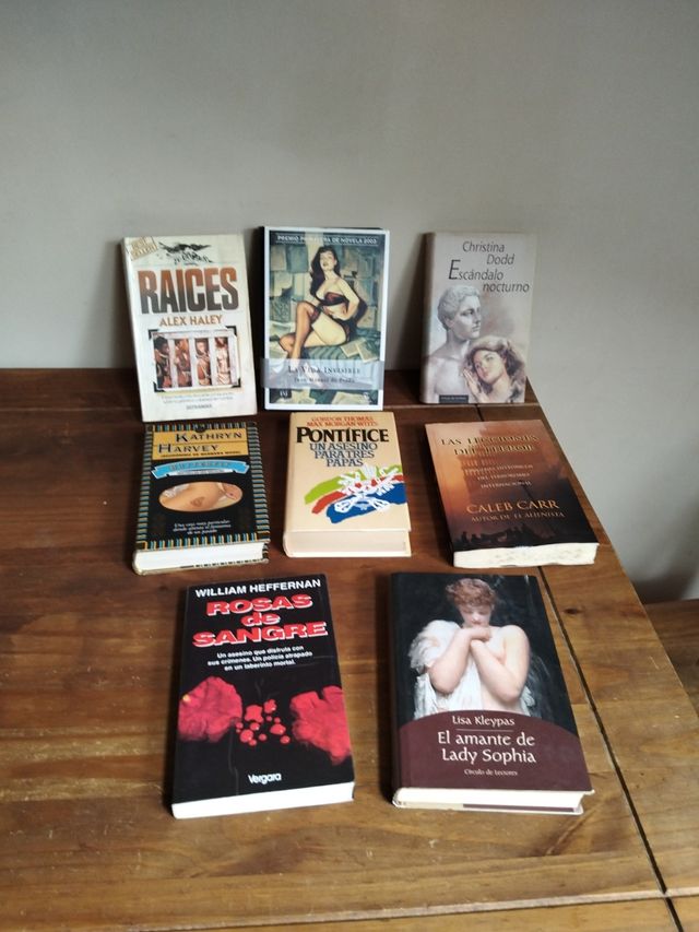 Lote libros: vida invisible,Raíces,Rosas de sangre