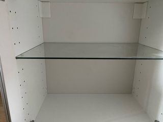 Vitrina blanca con balda d cristal ikea como nuevo