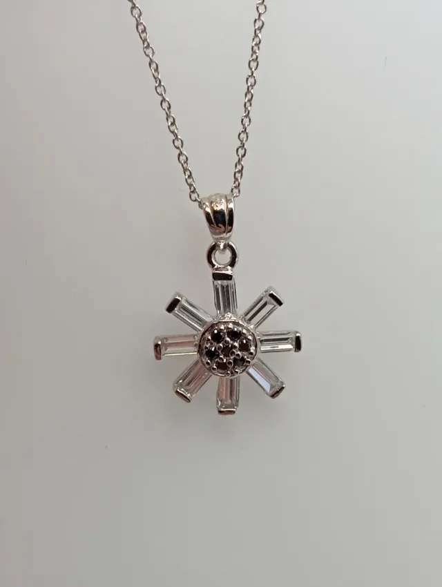 Collar con colgante en plata de ley 925 