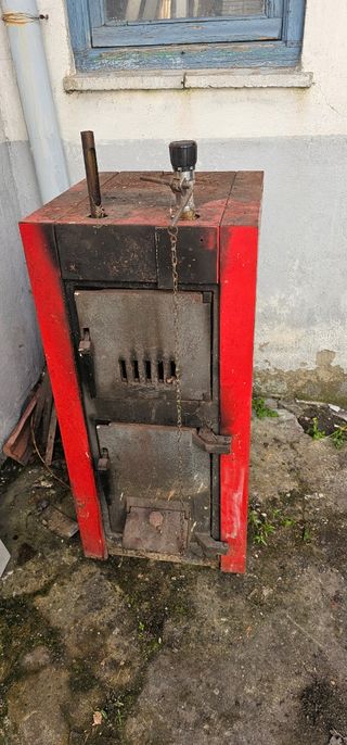 Caldera roca de leña