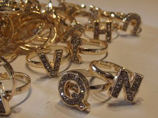 Anello dorato con strass lettera nome da A a Z