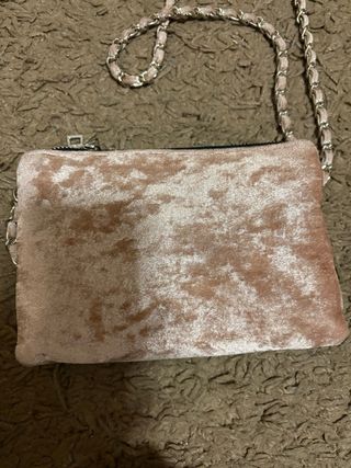 Bolsa terciopelo rosa con negro girl power pullandbear