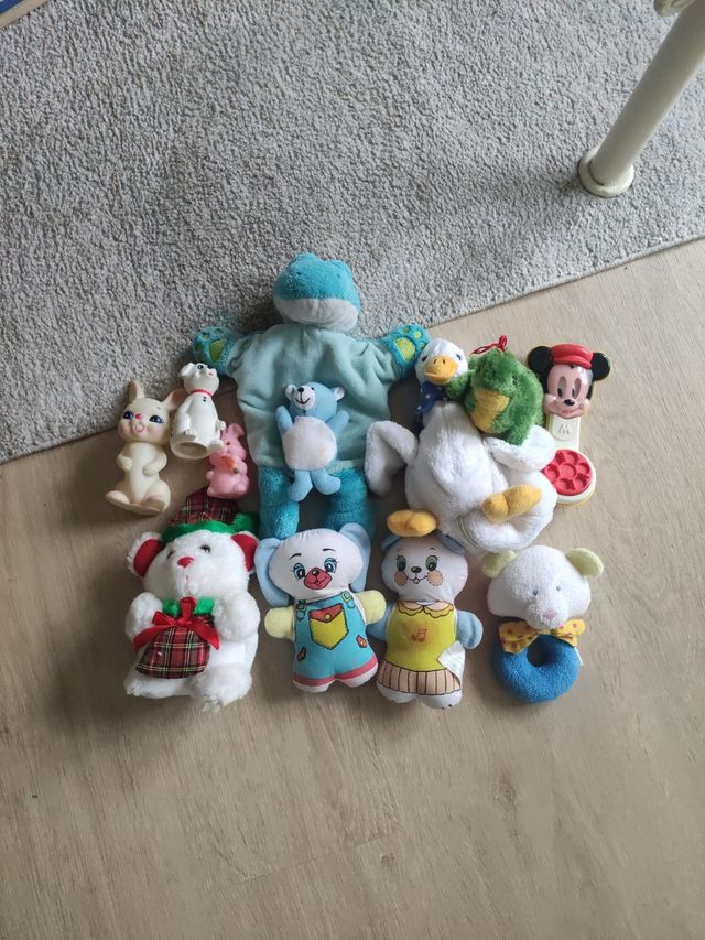 Peluches y sonajeros pequeños