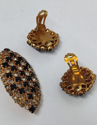 Juego de pendientes y broche