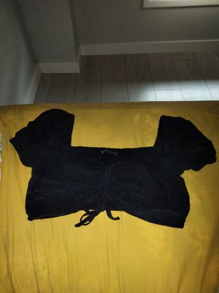 Crop top negro Bershka