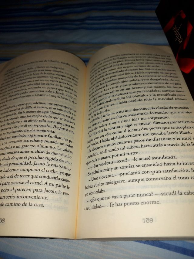 Crepúsculo (Saga Crepúsculo 1) (Spanish Edition)