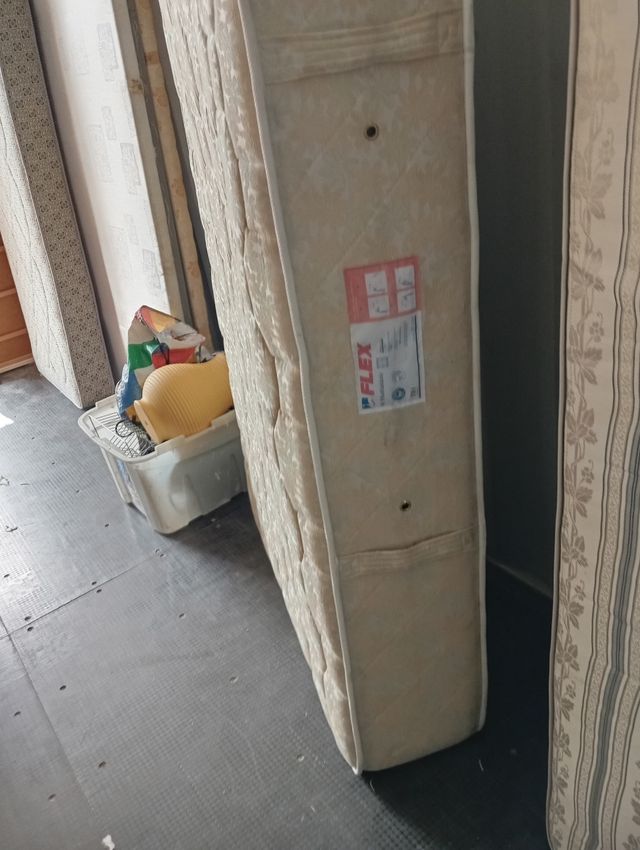 Colchónes y somier a 30€ individuales