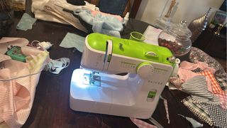 Maquina de coser saivod