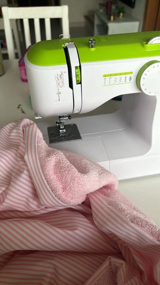 Maquina de coser saivod