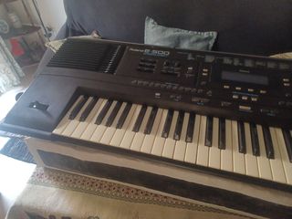 TECLADO ROLAND E500