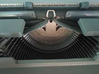 Maquina de escribir Olivetti 98