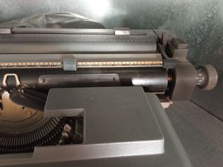 Maquina de escribir Olivetti 98