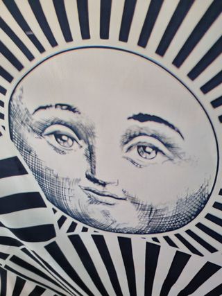 Tapiz poliester estilo Fornasetti
