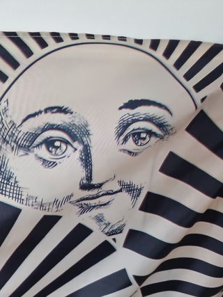 Tapiz poliester estilo Fornasetti
